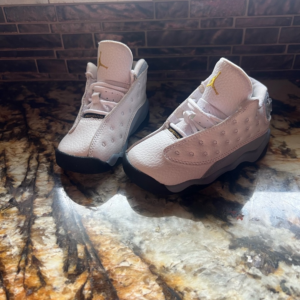 I am selling toddler Jordan’s 13 Retro . Size 7 . Worn 2 times.